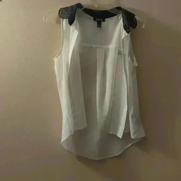 A.Byer, medium size white and black blouse - Picture 2 of 4